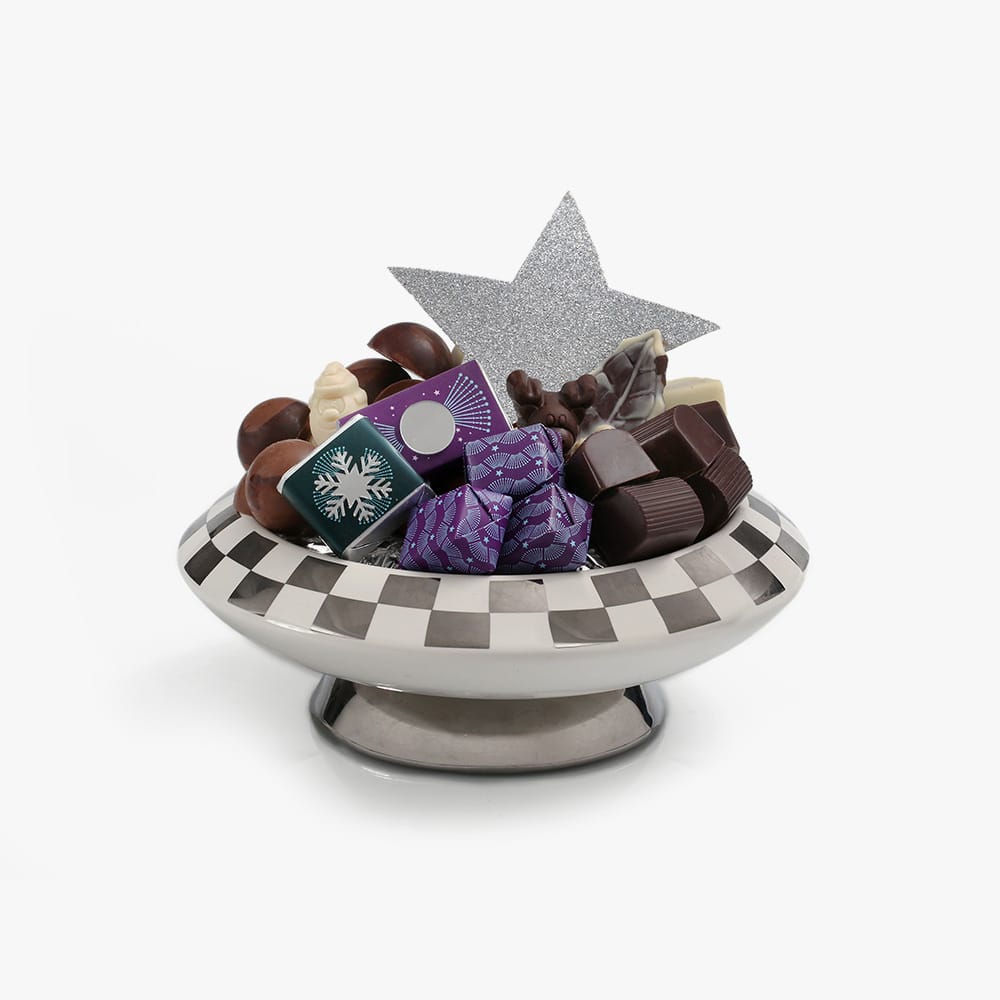 DAMAS Vide poche aux bords orné d’un élégant motif damier, alliant raffinement et modernité et contenant un assortiment de 350g de chocolats 1 DAMAS