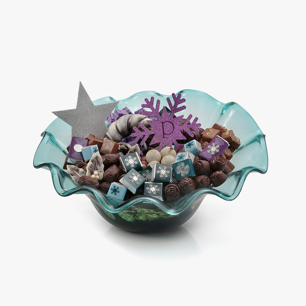 PERLE Coupe en verre de Murano au design moderne et épuré, avec de belles courbes et une teinte turquoise raffinée contenant un assortiment de chocolats 1 PERLE