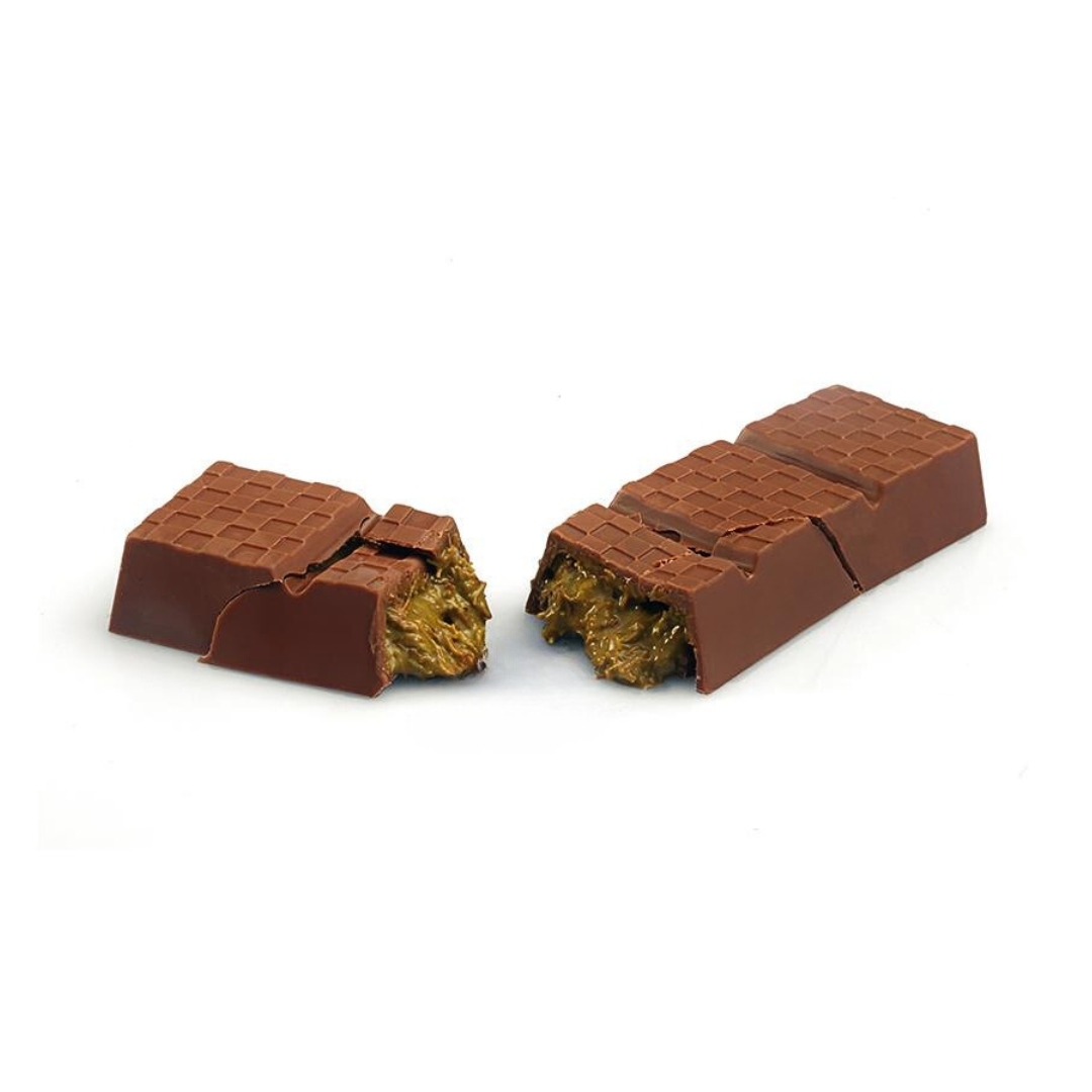 Barre Kunafa Pistache <strong>Kunafa Pistache : La barre qui fait sensation !</strong> Barre <strong>kunafa/pistache</strong> ou encore <strong>Chocolat Dubaï,</strong> Un mariage unique de kunafa croustillant et de pâte de pistache onctueuse, enveloppé dans un chocolat fondant. Une bouchée, et laissez-vous transporter par le raffinement oriental en pleine tendance ! 2 Barre Kunafa Pistache – Image 2