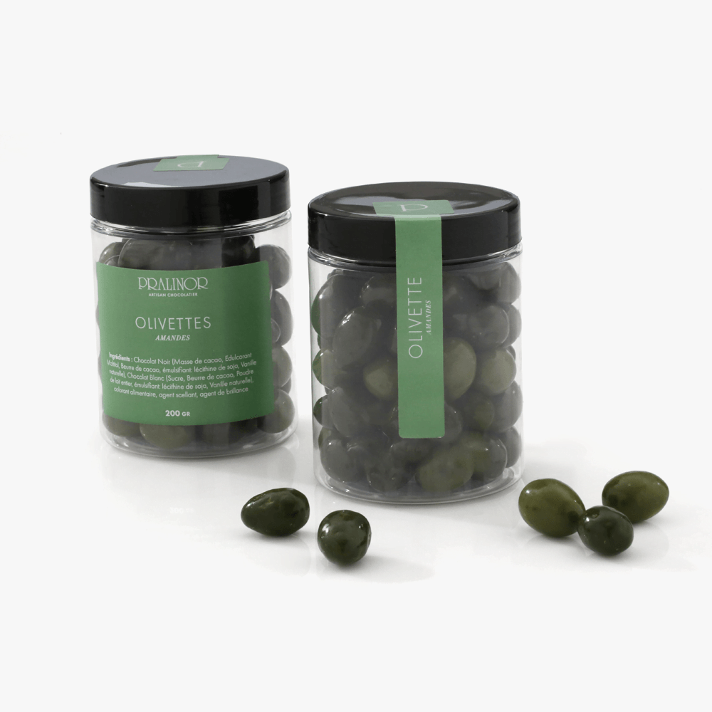 Olivette Pot de 200g. L’olive, symbole de la Provence, a donné naissance à l’olivette en chocolat pour la confiserie. Il s'agit d'amandes torréfiées enrobées de chocolat noir et d'une fine couche de chocolat blanc. 2 Olivette – Image 2